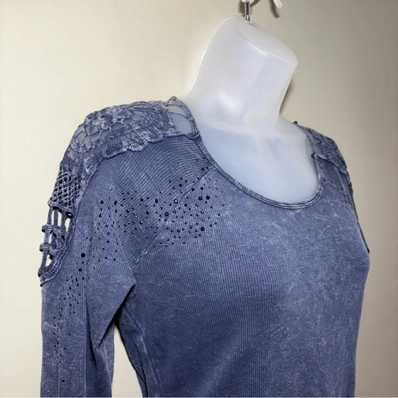 Cato Blue Stone Wash Long Sleeve Top Ribbed Crochet Detail Shoulders Rhinestones - Picture 3 of 15
